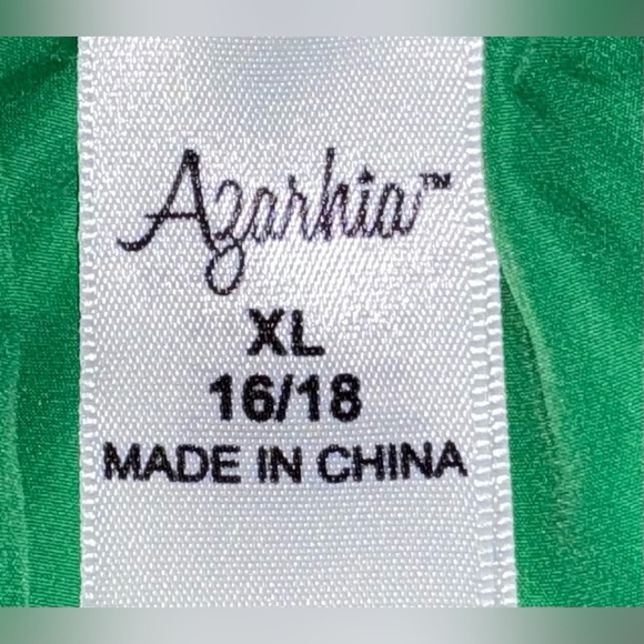 Azarhia Women's Green Shorts (NWT) - Picture 6 of 7